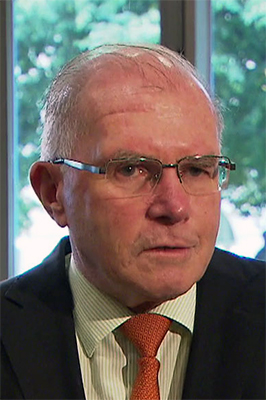 كلاوس نۆمان